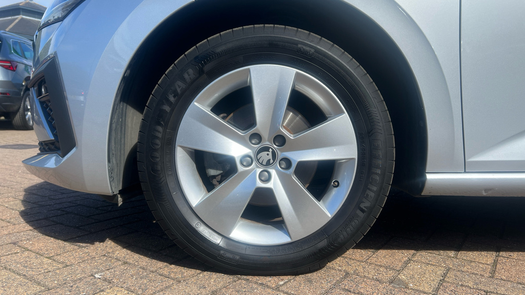 Skoda Scala 1.0 Tsi 116 Se Edition White #19