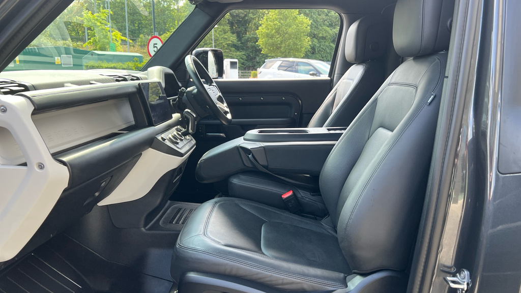Mercedes-Benz A Class Defender 3.0 D350 Hard Top X-dynamic Hse 3 S #3