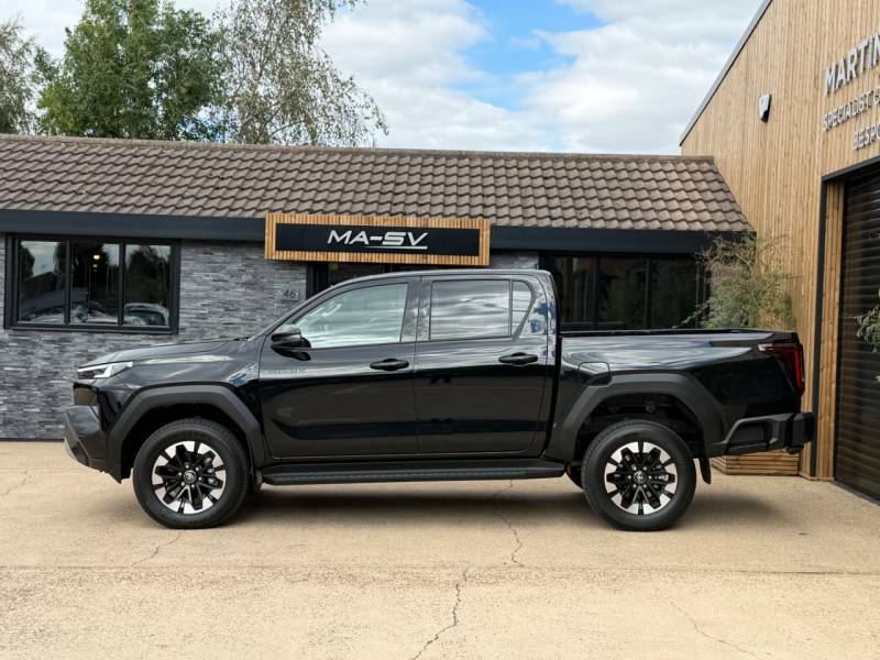Toyota HILUX 2.8 D-4d-h Invincible Awd Euro 6 - 2026 Black #3