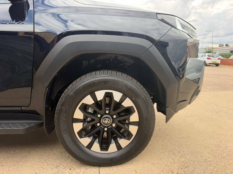 Toyota HILUX 2.8 D-4d-h Invincible Awd Euro 6 - 2026 Black #6