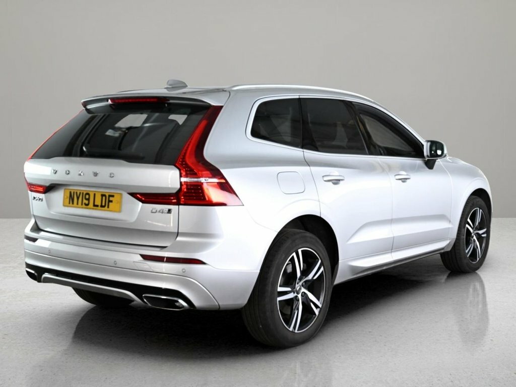 Volvo XC60 Momentum Pro Black #4