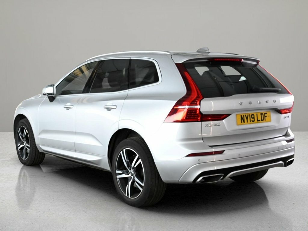 Volvo XC60 Momentum Pro Black #2