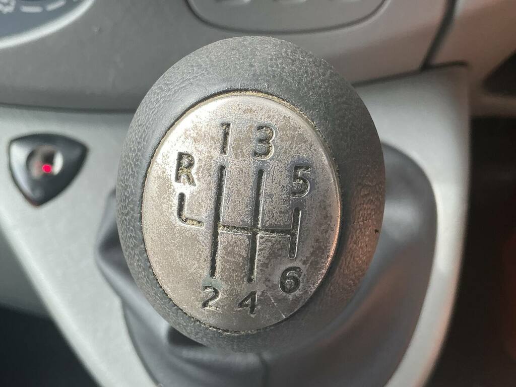 Renault Trafic Ll29dci 90 Crew Van 9 Seater Lwb Silver #3
