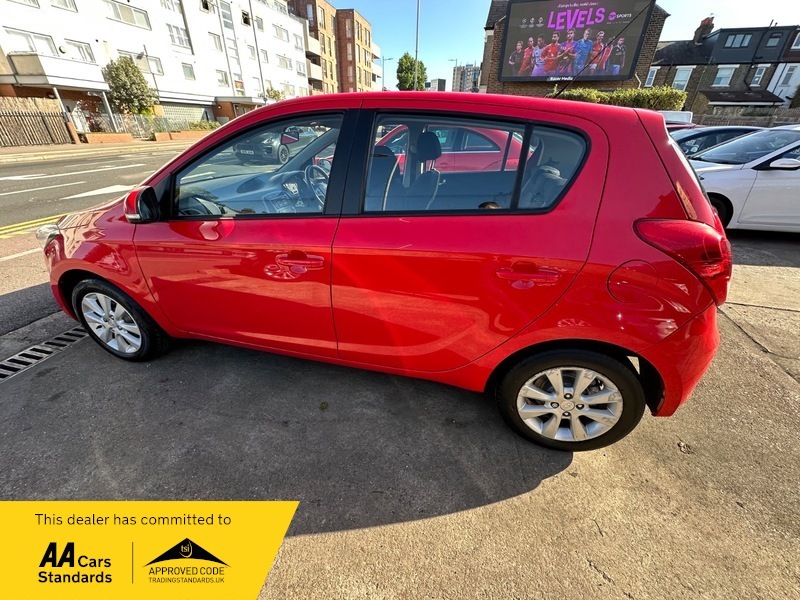 Hyundai I20 Active Red #5