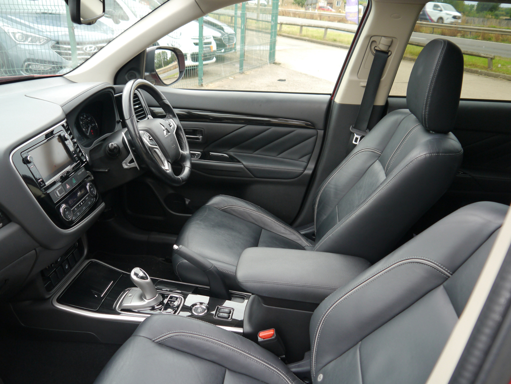 Mitsubishi Outlander Phev Gx 4H Red #3