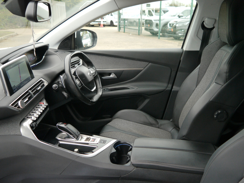 Peugeot 3008 Bluehdi Ss Allure White #2