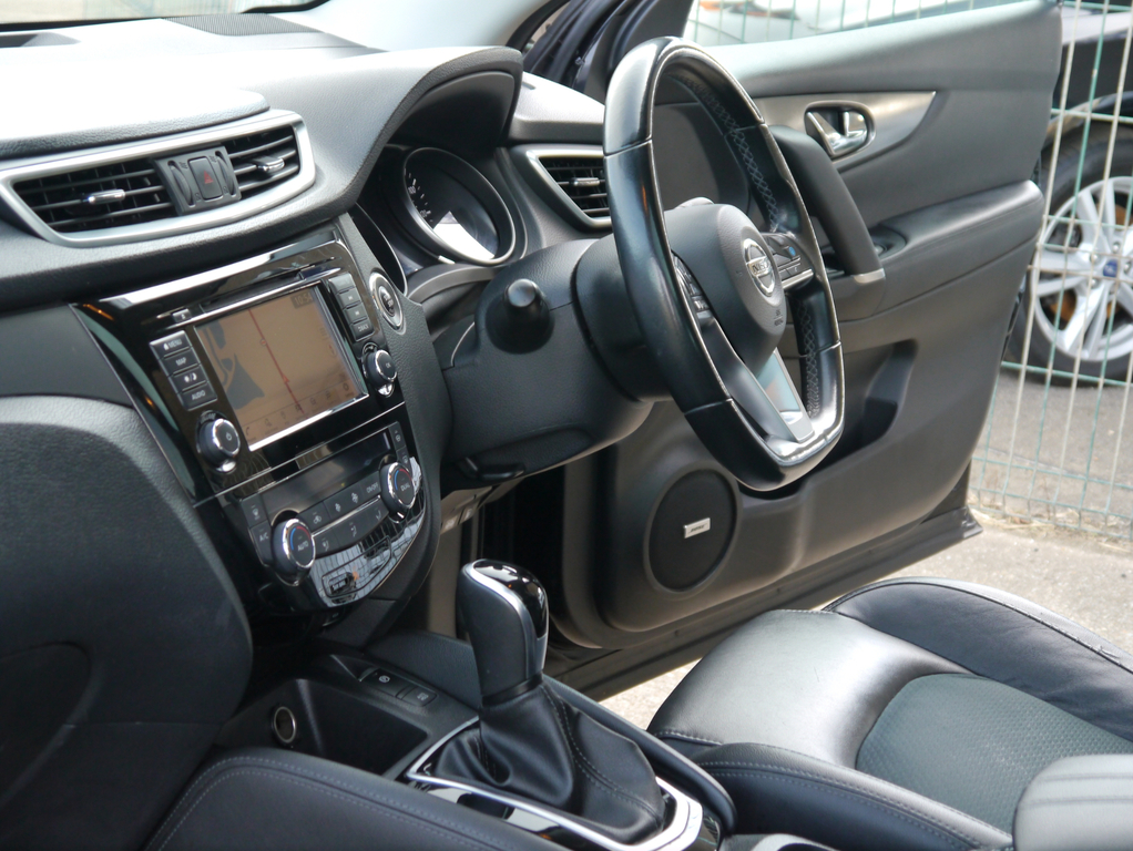 Nissan Qashqai Acenta Premium Black #21
