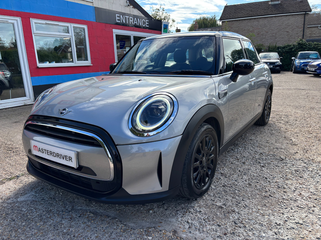 Mini Hatch 1.5 Cooper Classic Hatchback Steptronic  #4