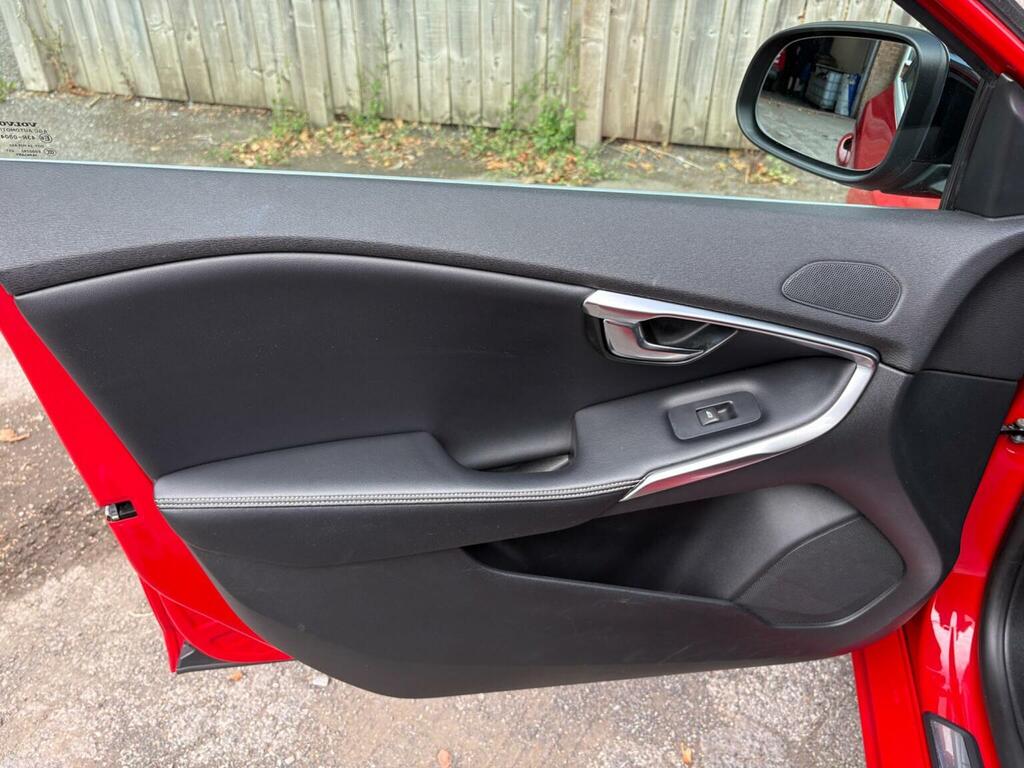 Volvo V40 Hatchback White #15