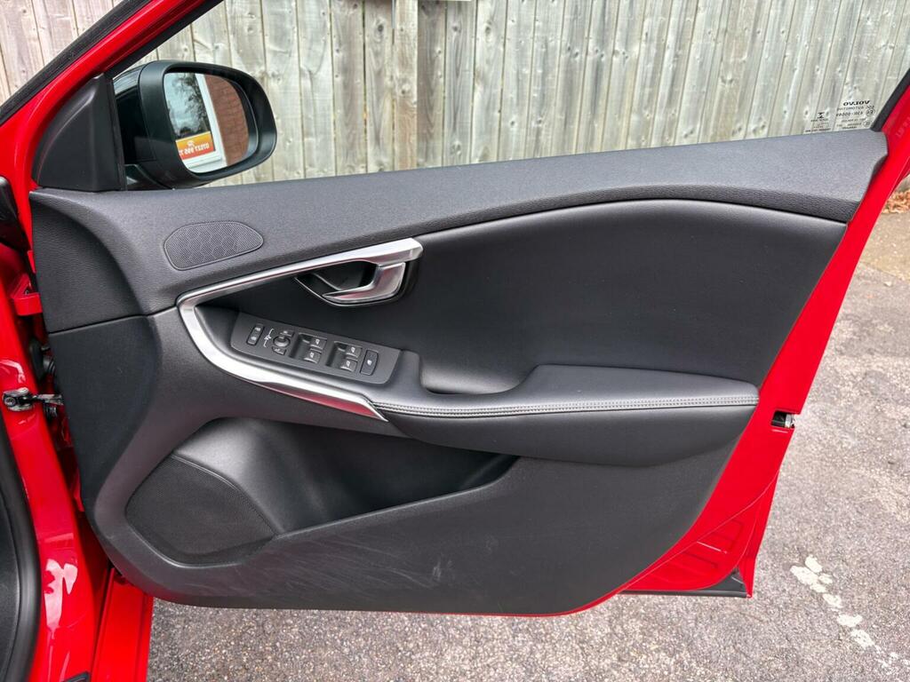 Volvo V40 Hatchback White #12