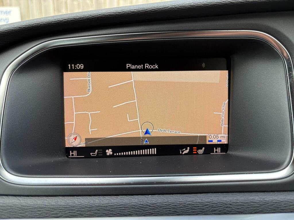 Volvo V40 Hatchback White #24