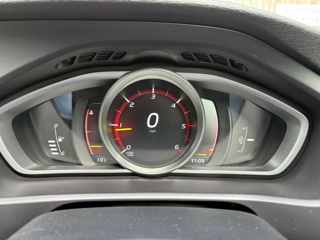 Volvo V40 Hatchback White #22