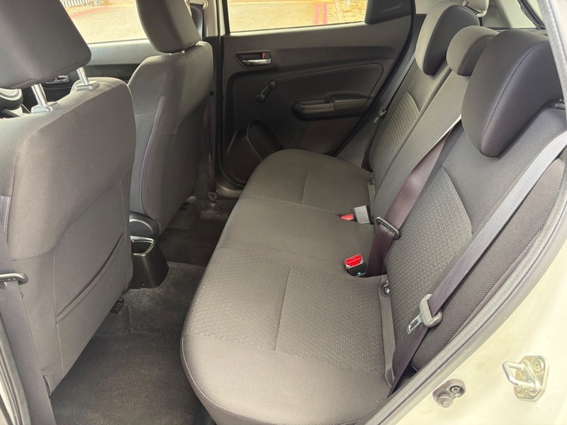 Suzuki Swift Attitude Silver #20