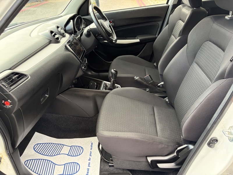 Suzuki Swift Attitude Silver #18