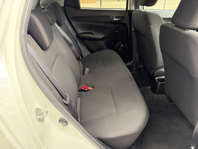 Suzuki Swift Attitude Silver #19