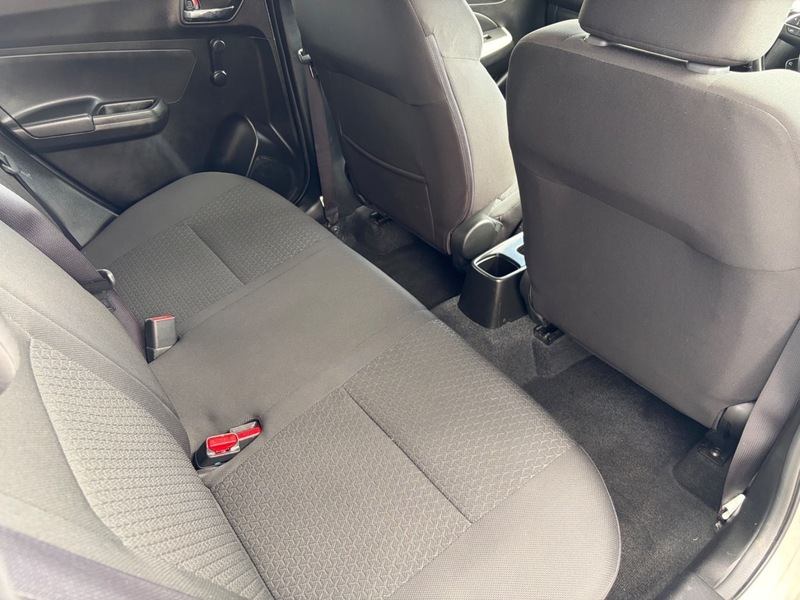 Suzuki Swift Attitude Silver #21