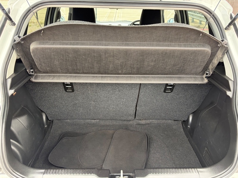 Suzuki Swift Attitude Silver #22
