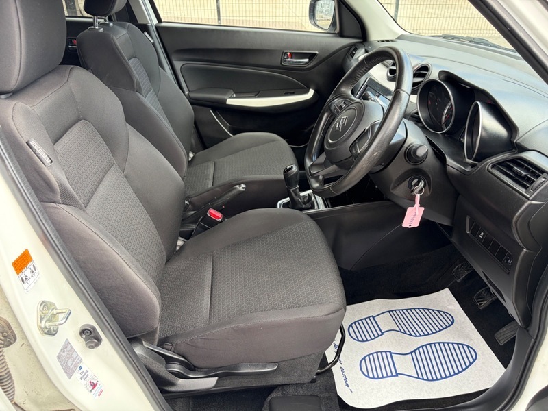 Suzuki Swift Attitude Silver #17