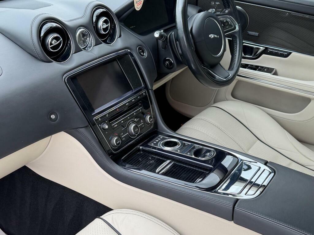 Jaguar XJ 3.0D V6 Portfolio Black #14