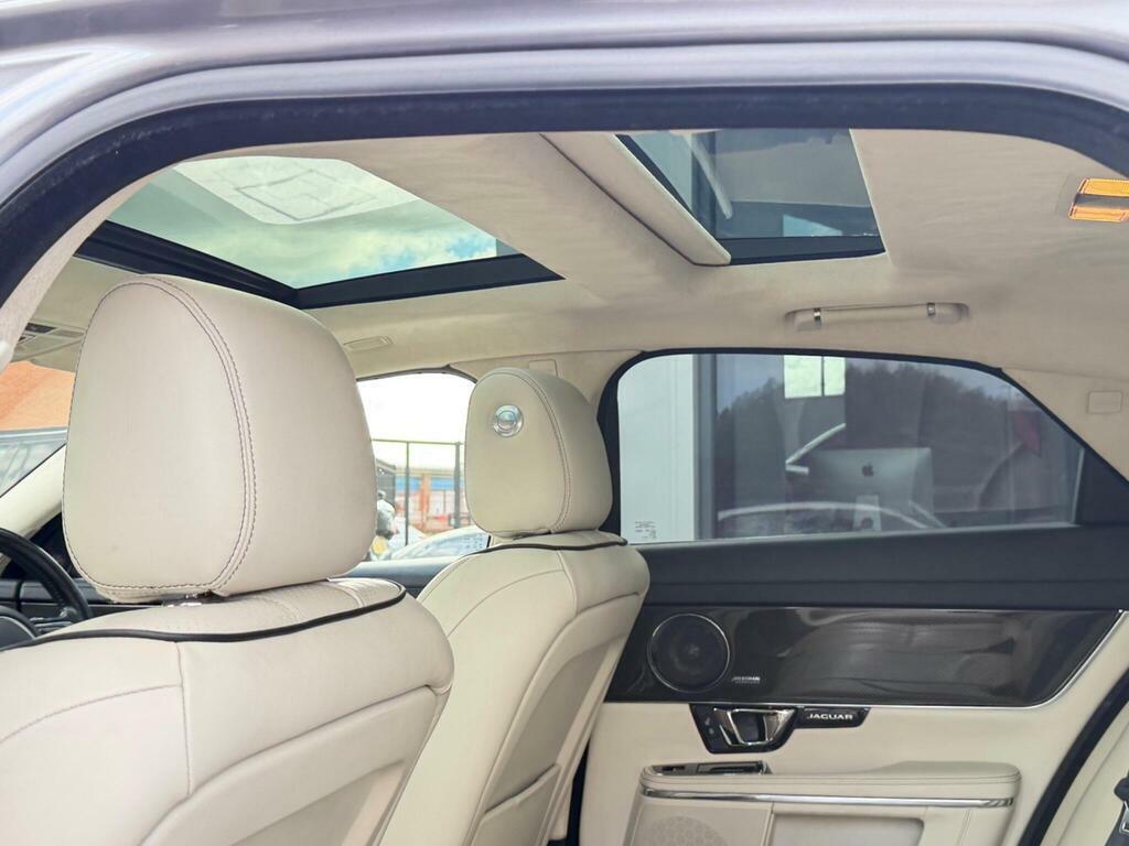 Jaguar XJ 3.0D V6 Portfolio Black #10