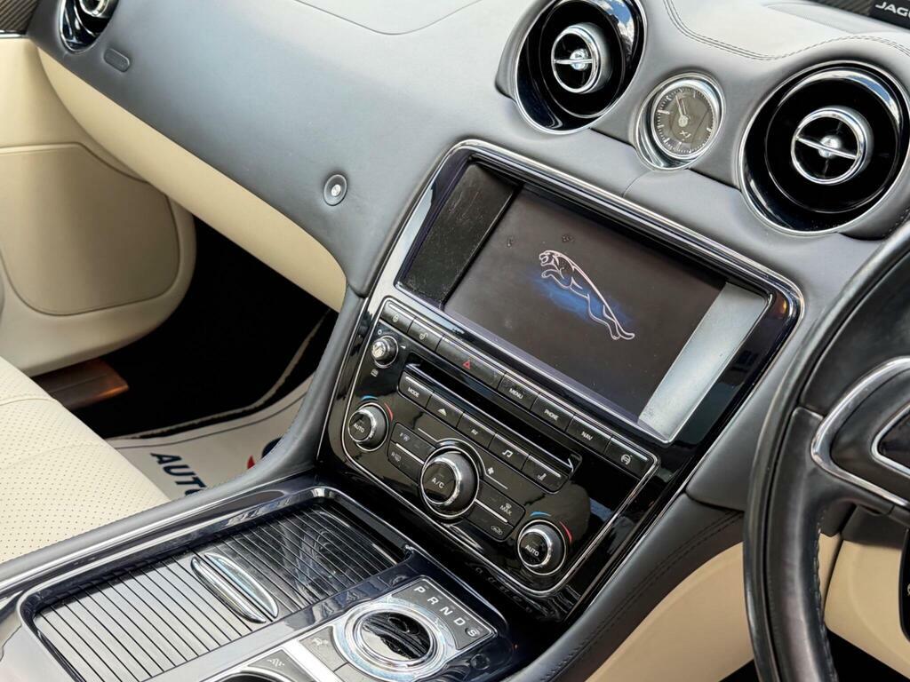 Jaguar XJ 3.0D V6 Portfolio Black #12