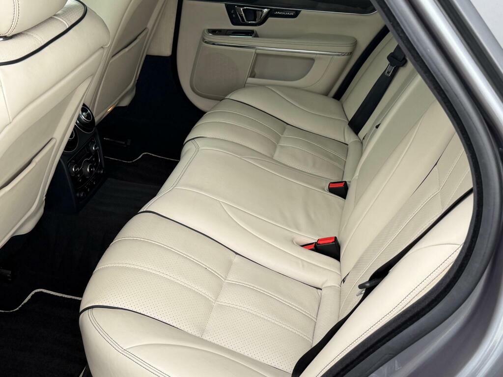 Jaguar XJ 3.0D V6 Portfolio Black #15
