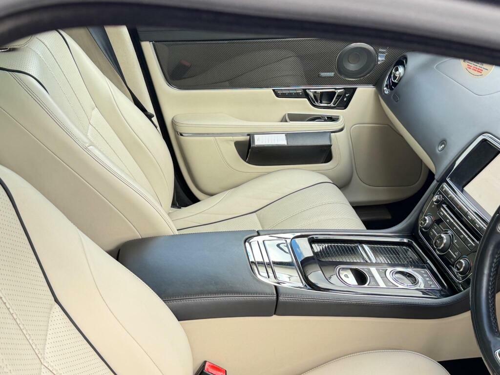 Jaguar XJ 3.0D V6 Portfolio Black #13