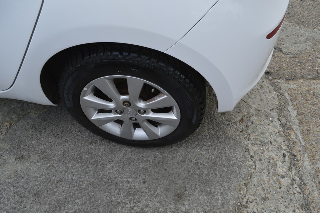 Hyundai I20 1.4 Hatchback Red #22