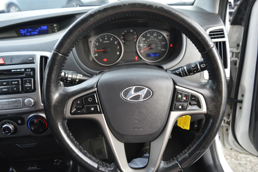 Hyundai I20 1.4 Hatchback Red #16