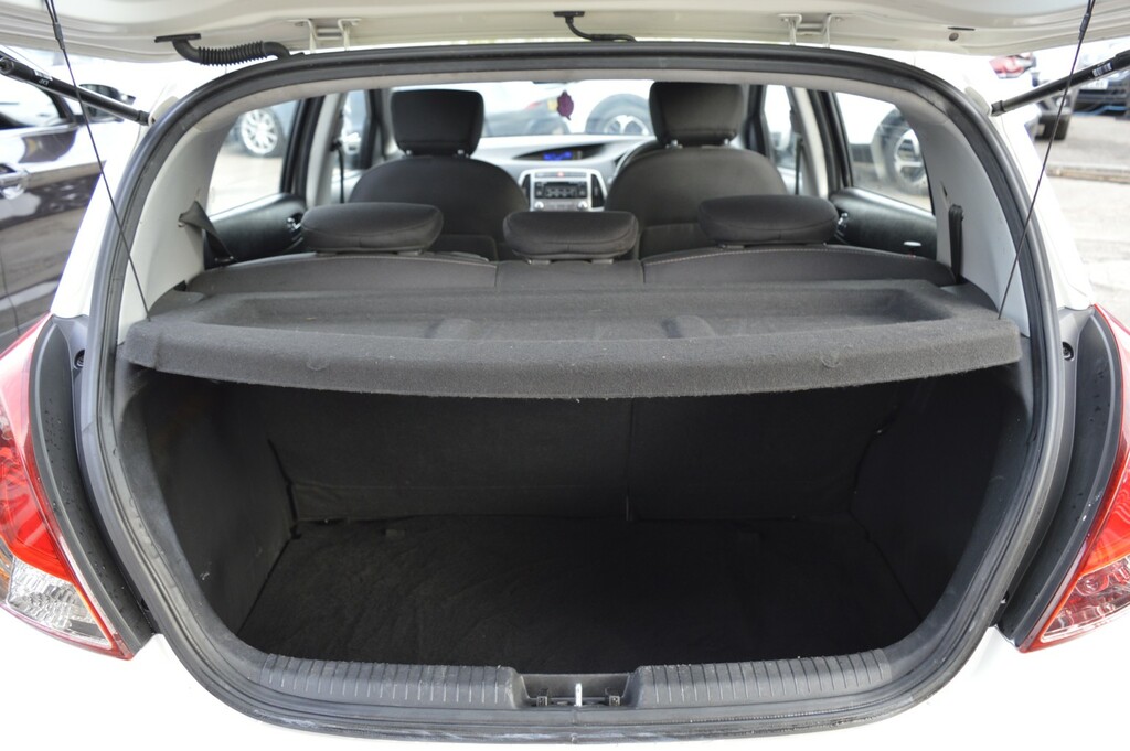 Hyundai I20 1.4 Hatchback Red #9