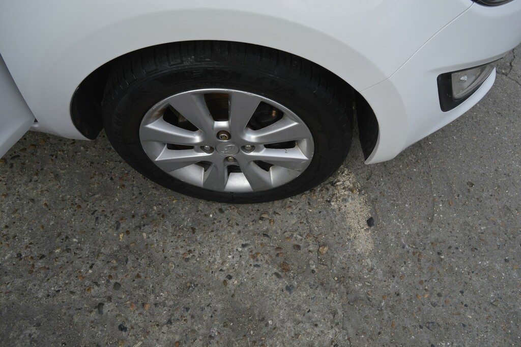 Hyundai I20 1.4 Hatchback Red #20