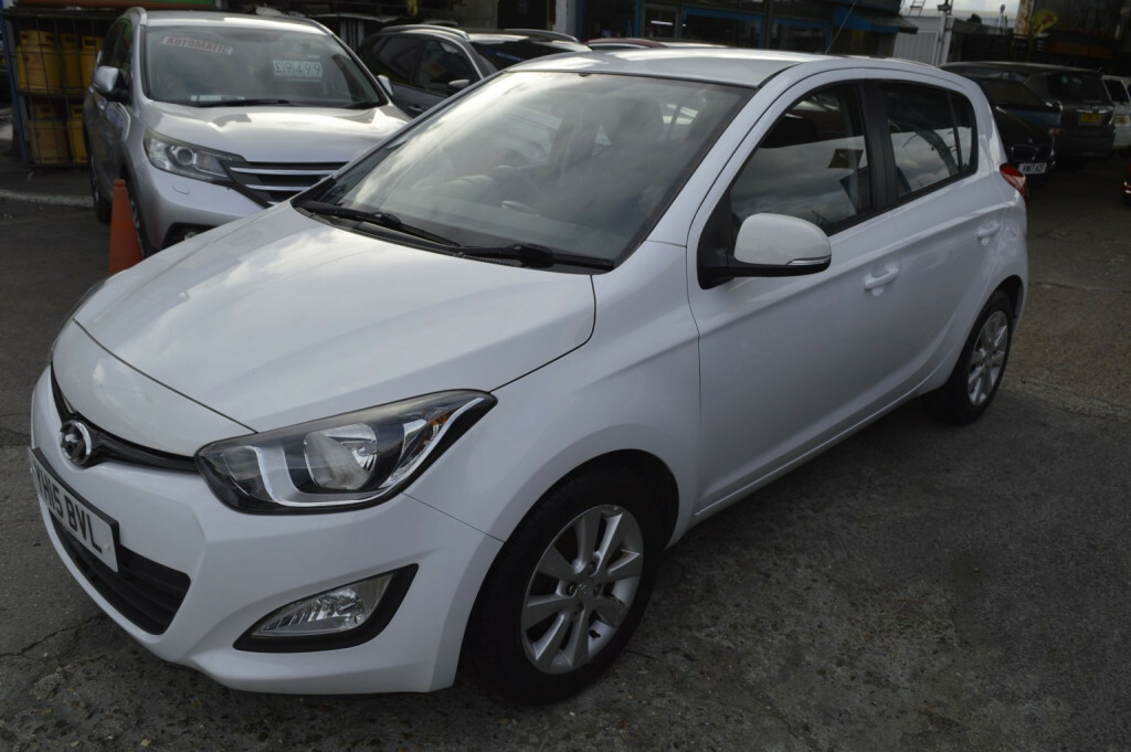 Hyundai I20 1.4 Hatchback Red #25