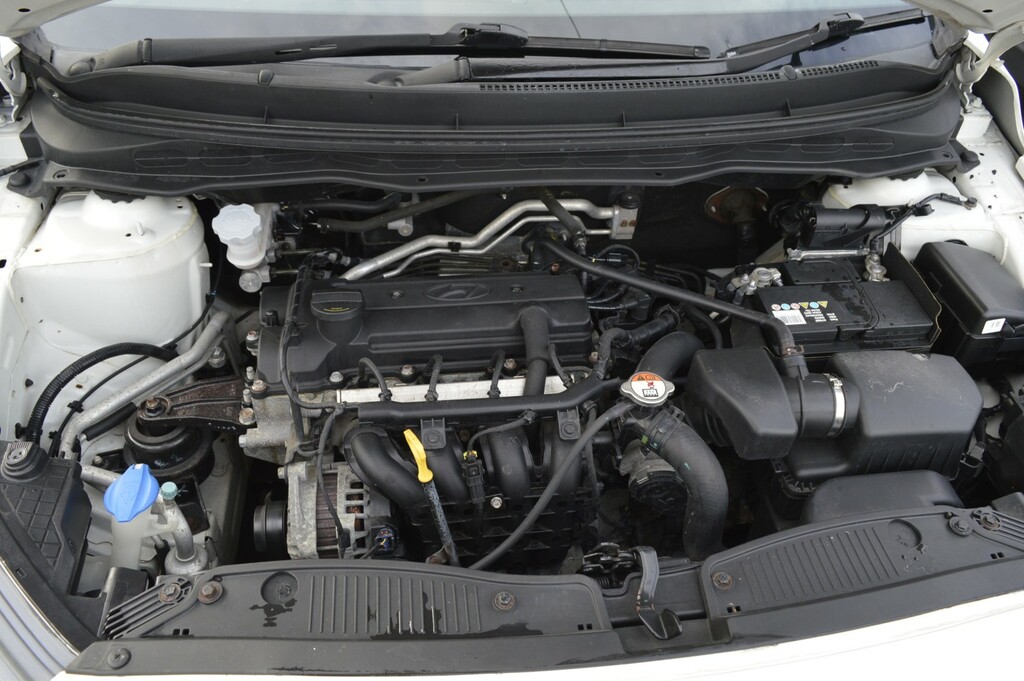 Hyundai I20 1.4 Hatchback Red #19