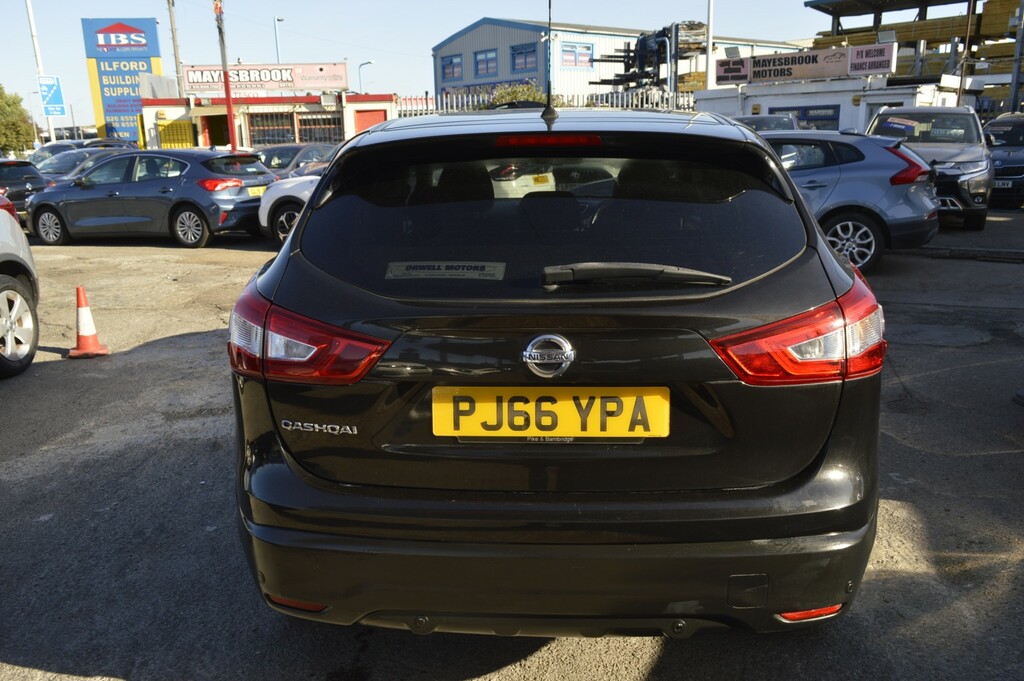 Nissan Qashqai N-connecta Dci Red #8