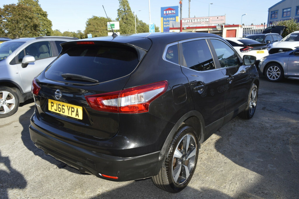 Nissan Qashqai N-connecta Dci Red #26