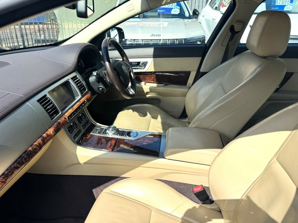 Jaguar XF V6 Premium Luxury Red #21