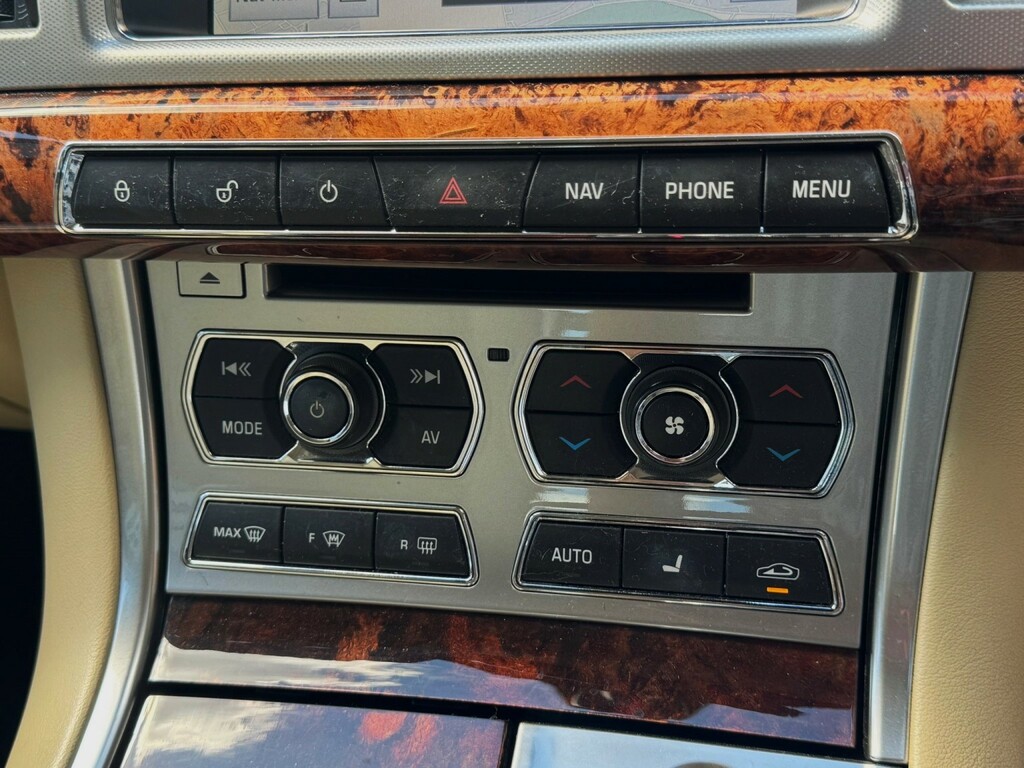 Jaguar XF V6 Premium Luxury Red #13