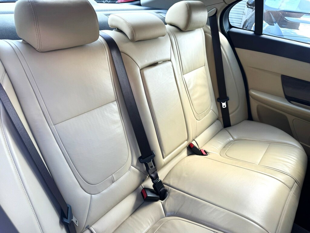 Jaguar XF V6 Premium Luxury Red #17