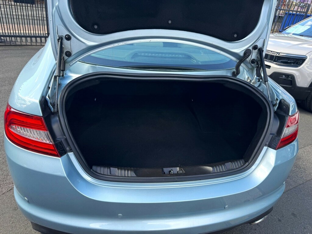Jaguar XF V6 Premium Luxury Red #19