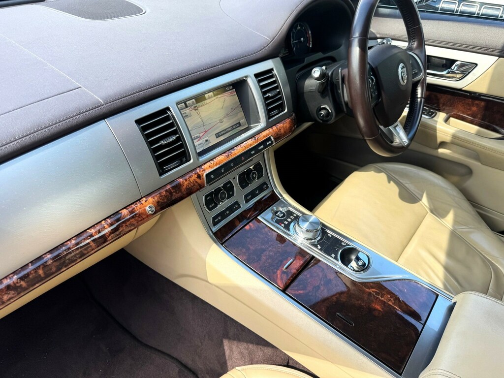 Jaguar XF V6 Premium Luxury Red #22
