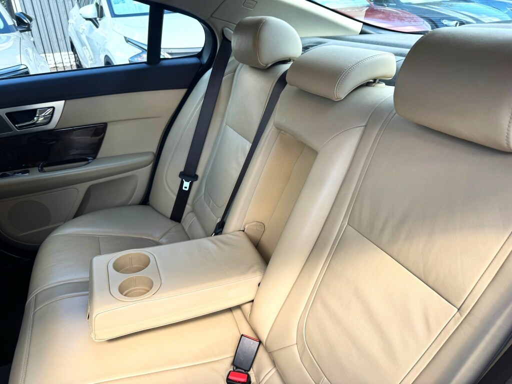 Jaguar XF V6 Premium Luxury Red #20