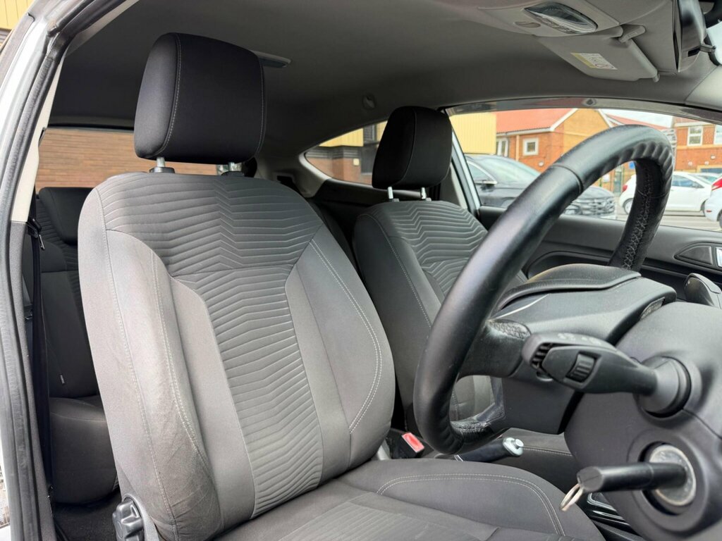 Ford Fiesta 1.25 Style 2014 Red #21