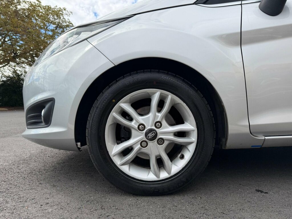Ford Fiesta 1.25 Style 2014 Red #29