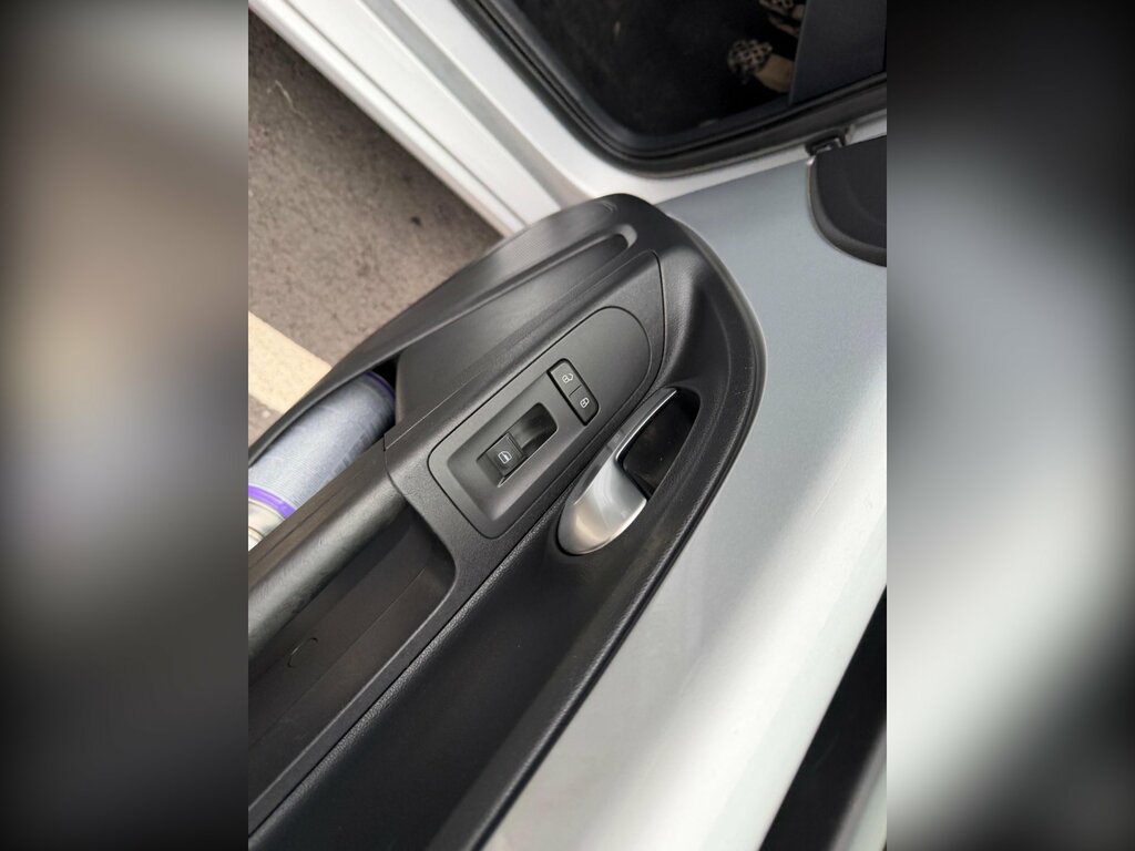 Volkswagen Up 1.0 High Up 74 Bhp White #23
