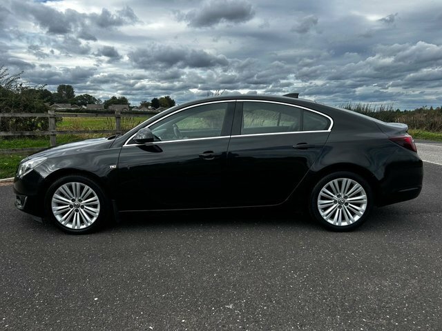 Vauxhall Insignia 1.6 Cdti Ecoflex Tech Line Hatchback Ma Black #2