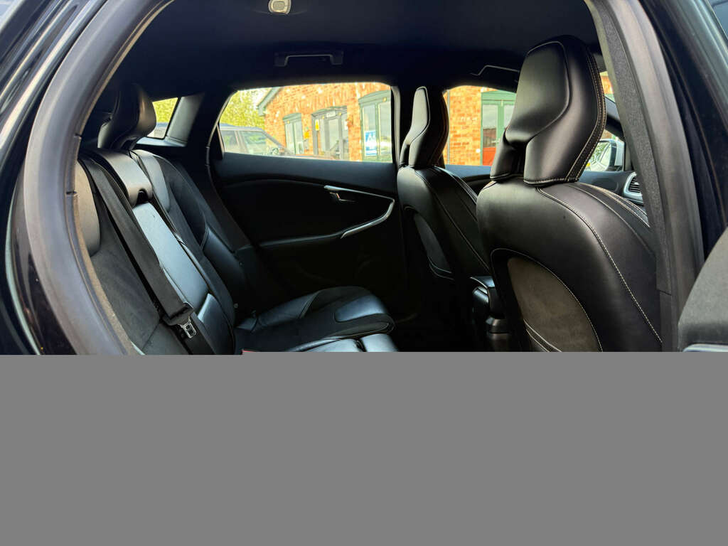 Volvo V40 1.6 V40 R-design D2 BU64DDL Black