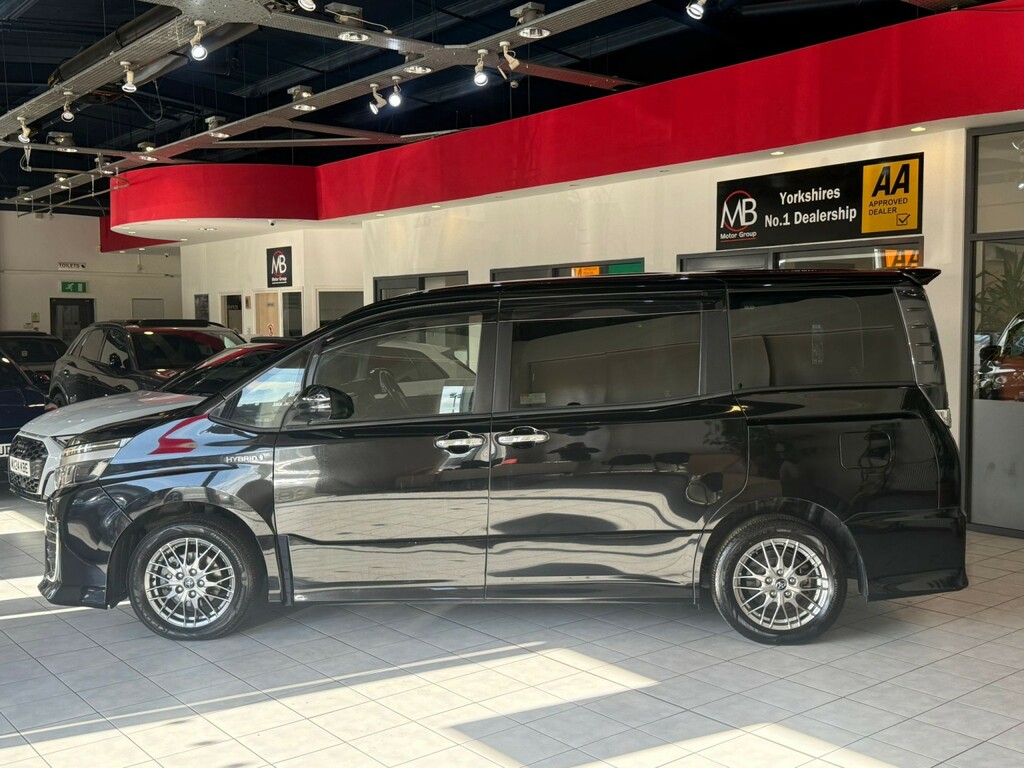 Toyota Noah Mpv 2026 Black #6