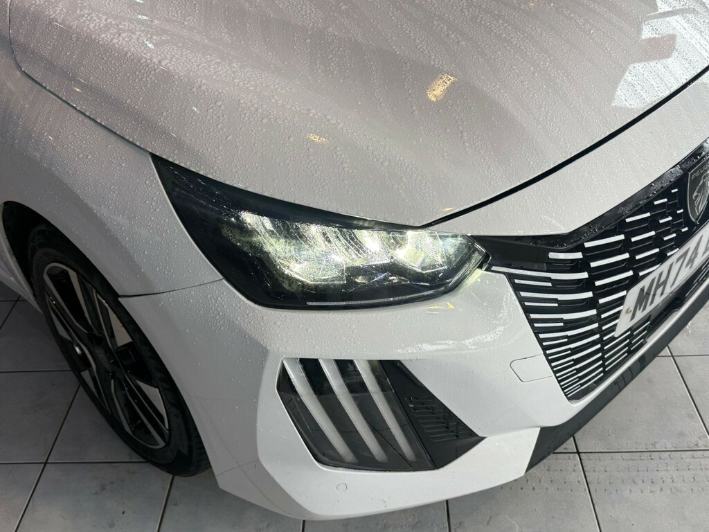 Peugeot 208 1.2 New 208 Allure 1.2L Puretech 100 Ss White #2