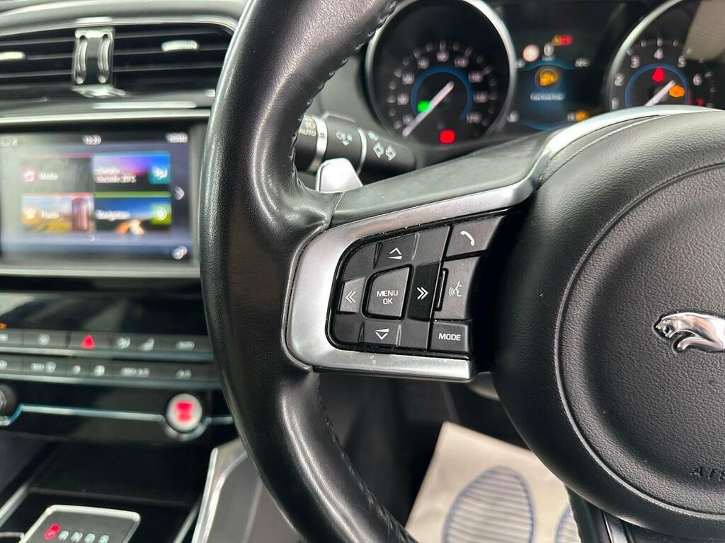 Jaguar XE Saloon Silver #29
