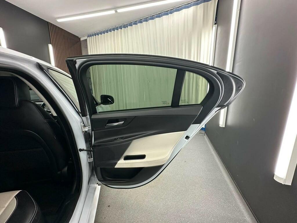 Jaguar XE Saloon Silver #19